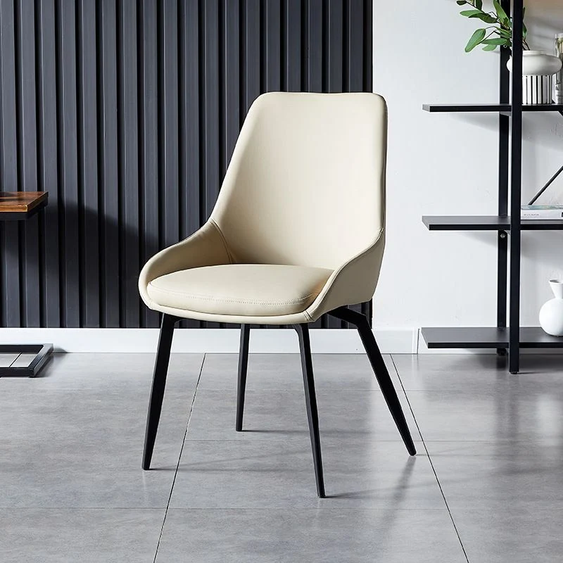 Sedia da pranzo moderna ecopelle Parsons con braccioli e gambe nere Clearhalo