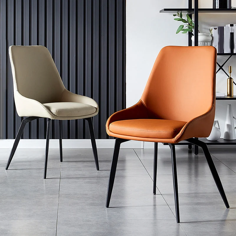 Sedia da pranzo moderna ecopelle Parsons con braccioli e gambe nere Clearhalo
