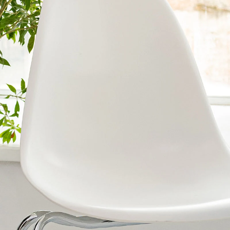 Sedia da pranzo moderna metallo senza braccioli Sedia laterale da pranzo plastica per uso ristorante Clearhalo