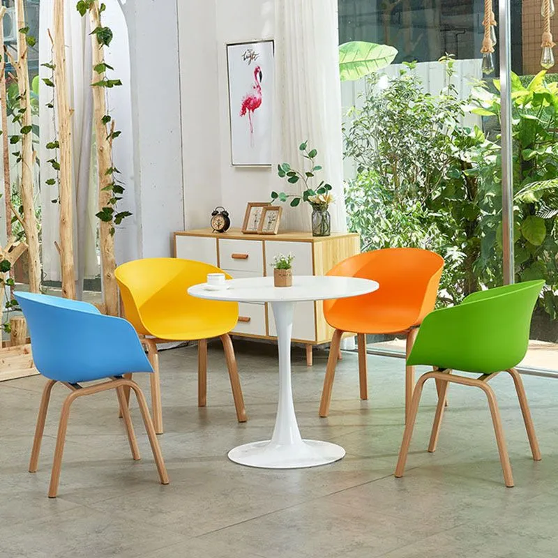 Sedia da pranzo moderna per la casa con schienale massiccio e finitura opaca pelle Clearhalo