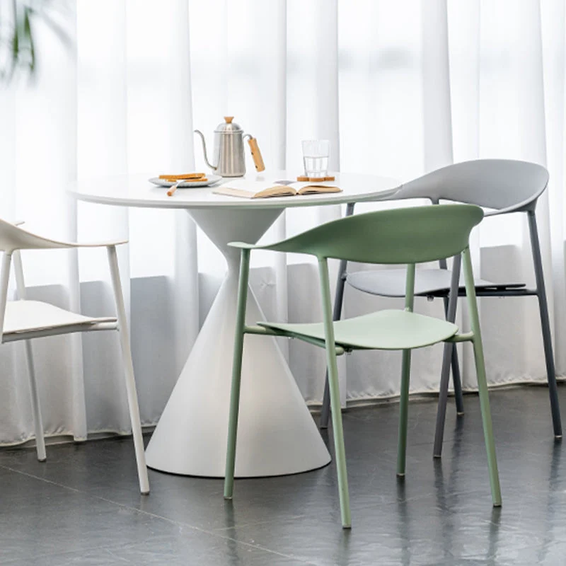 Sedia da pranzo moderna plastica con schienale aperto e base metallo Clearhalo