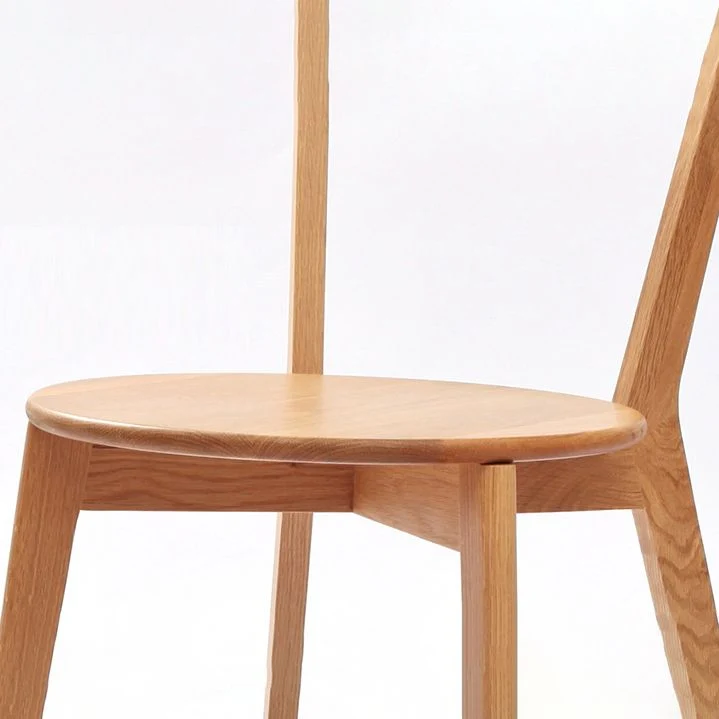 Sedia da pranzo moderna senza braccioli con finitura opaca legno massello con schienale aperto Clearhalo
