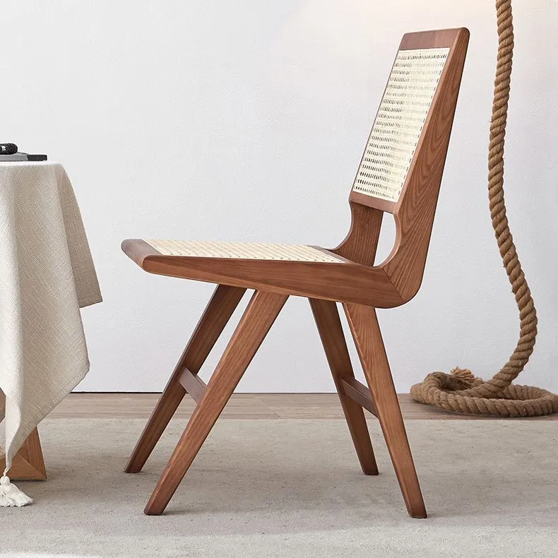 Sedia da pranzo moderna senza braccioli legno massello e rattan con schienale aperto Clearhalo