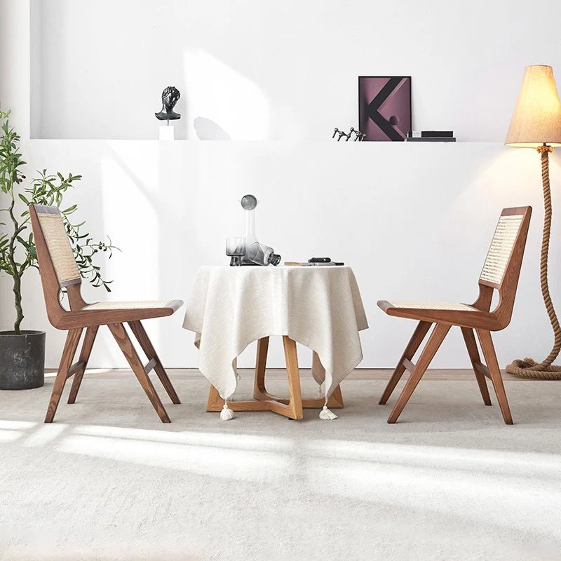 Sedia da pranzo moderna senza braccioli legno massello e rattan con schienale aperto Clearhalo