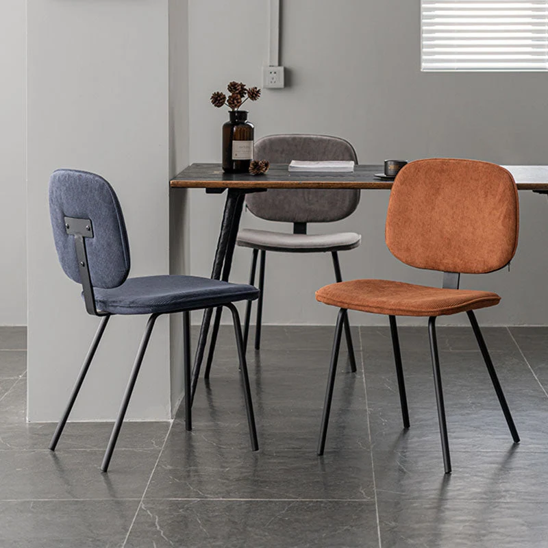 Sedia da pranzo per la casa moderna imbottita con braccioli aperti con finitura opaca Clearhalo