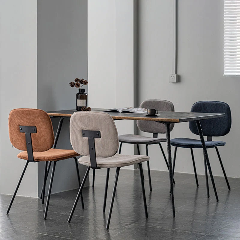 Sedia da pranzo per la casa moderna imbottita con braccioli aperti con finitura opaca Clearhalo
