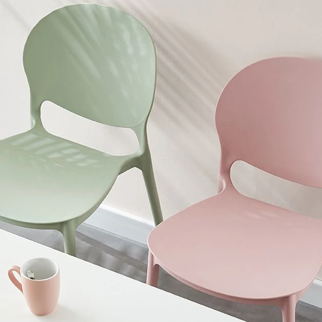 Sedia da pranzo plastica con finitura opaca, sedia scandinava da cucina con schienale aperto Clearhalo