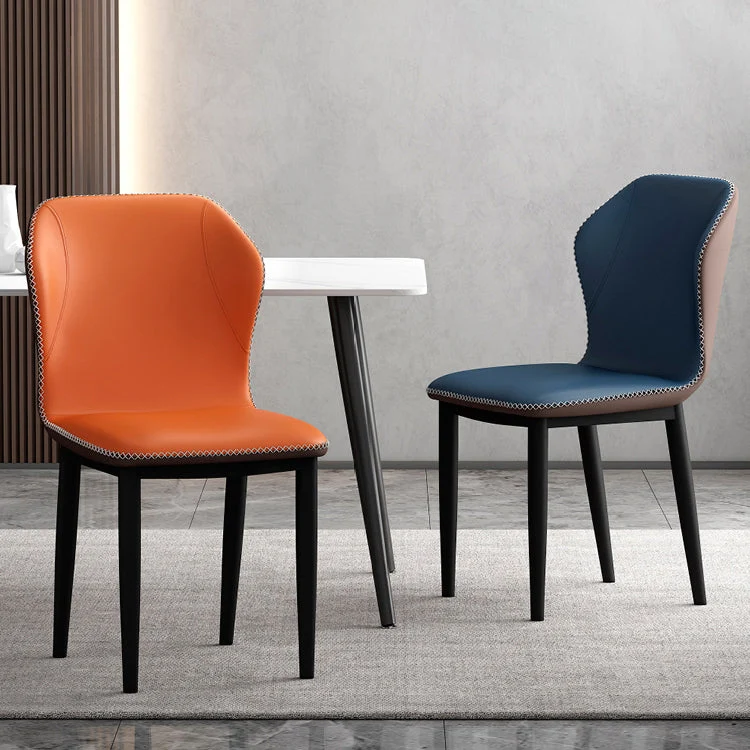 Sedia da pranzo scandinava imbottita con finitura opaca Wingback Clearhalo