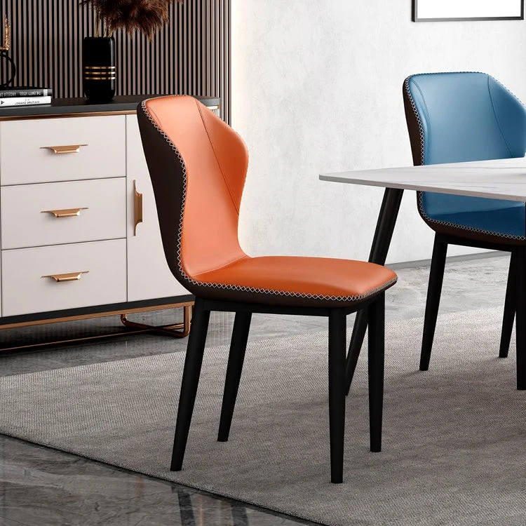 Sedia da pranzo scandinava imbottita con finitura opaca Wingback Clearhalo