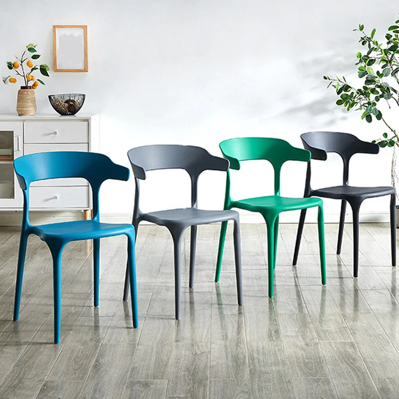 Sedia da pranzo scandinava impilabile plastica con schienale aperto e finitura opaca Clearhalo