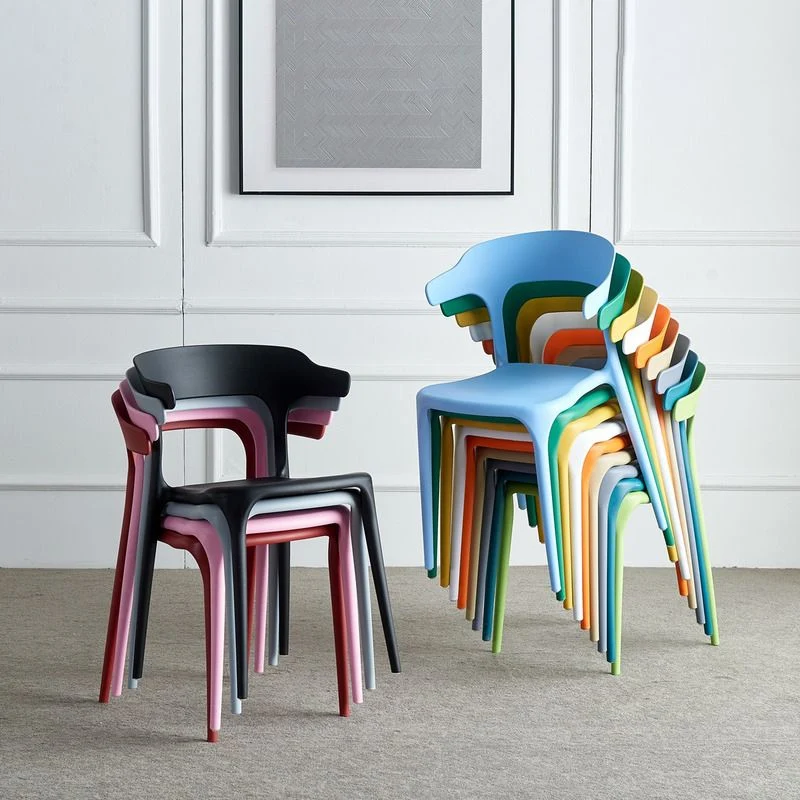Sedia da pranzo scandinava impilabile plastica con schienale aperto e finitura opaca Clearhalo