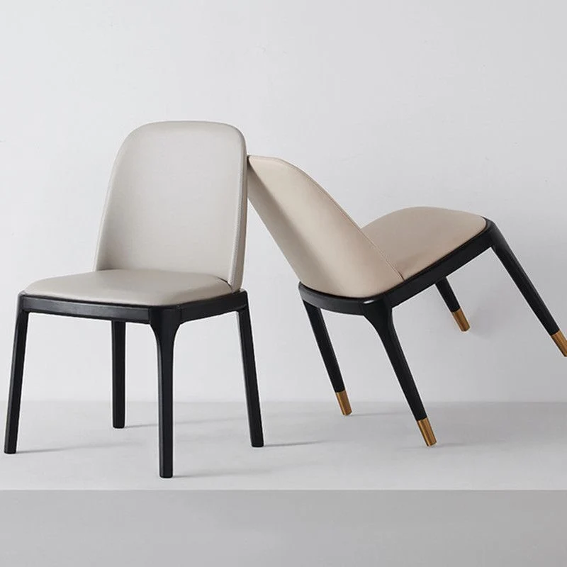Sedia da pranzo scandinava Parsons con finitura opaca pelle e legno di gomma (set di 2) Clearhalo