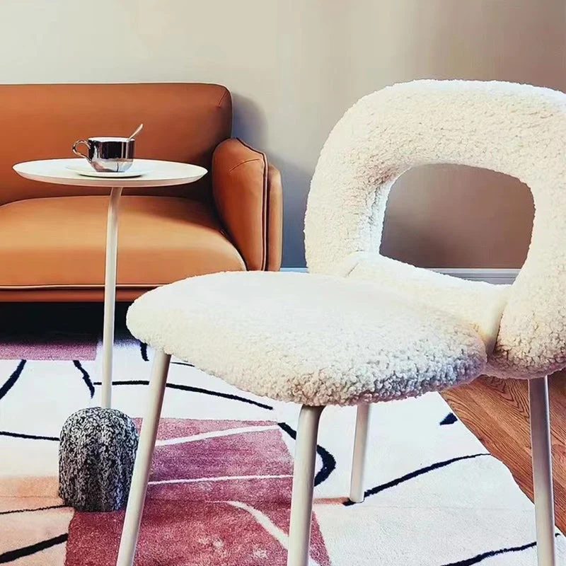 Sedia da pranzo senza braccioli stile designer Sedia velluto con schienale aperto e gambe metallo Clearhalo