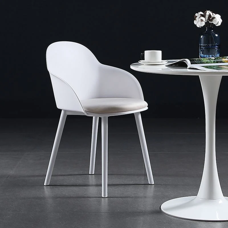 Sedia da pranzo stile moderno con braccioli da cucina e gambe plastica Clearhalo