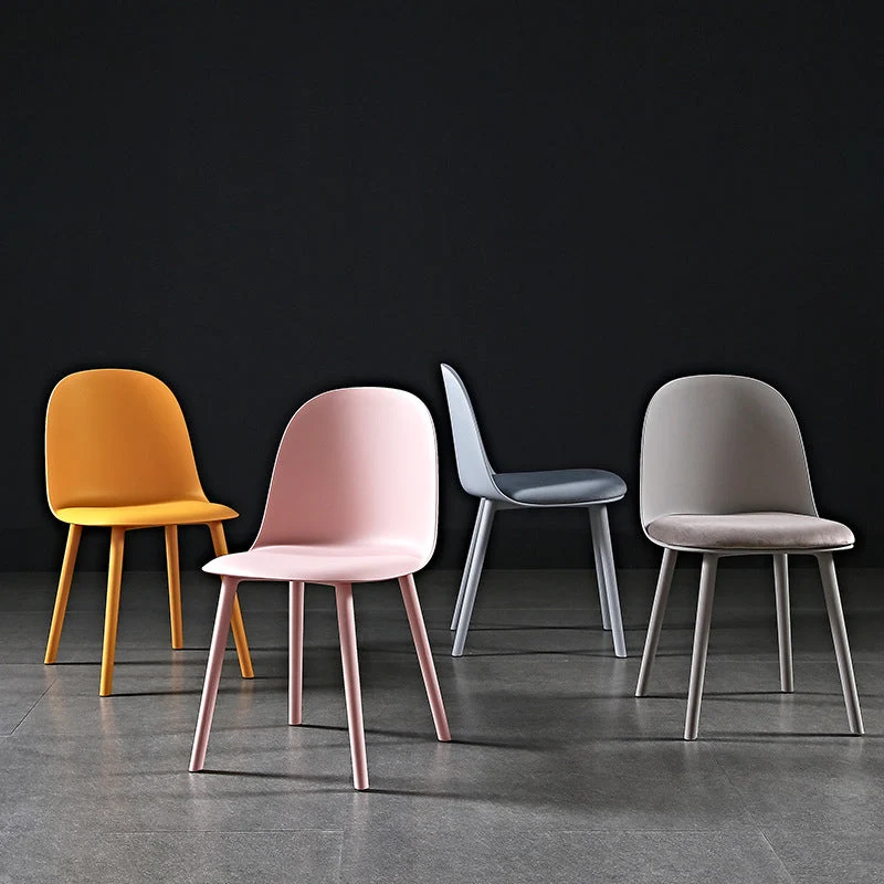 Sedia da ristorante scandinava plastica con finitura opaca Parsons Chair (set di 4) Clearhalo