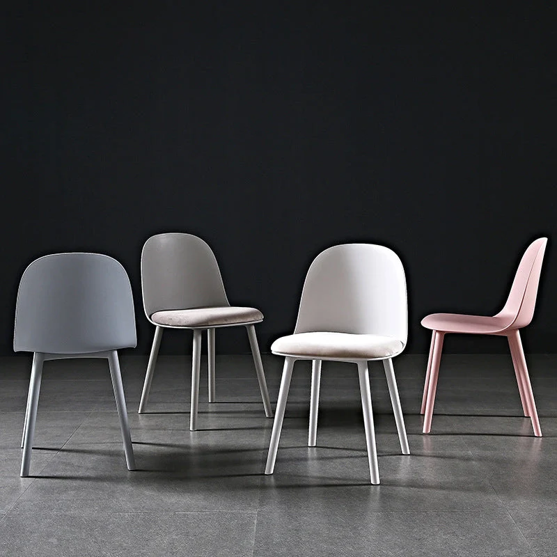 Sedia da ristorante scandinava plastica con finitura opaca Parsons Chair (set di 4) Clearhalo