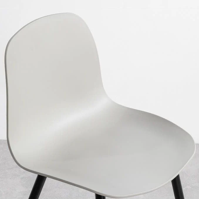 Sedia da salotto contemporanea per la casa, schienale massiccio, gambe metallo, sedia da sala da pranzo plastica (set di 4...