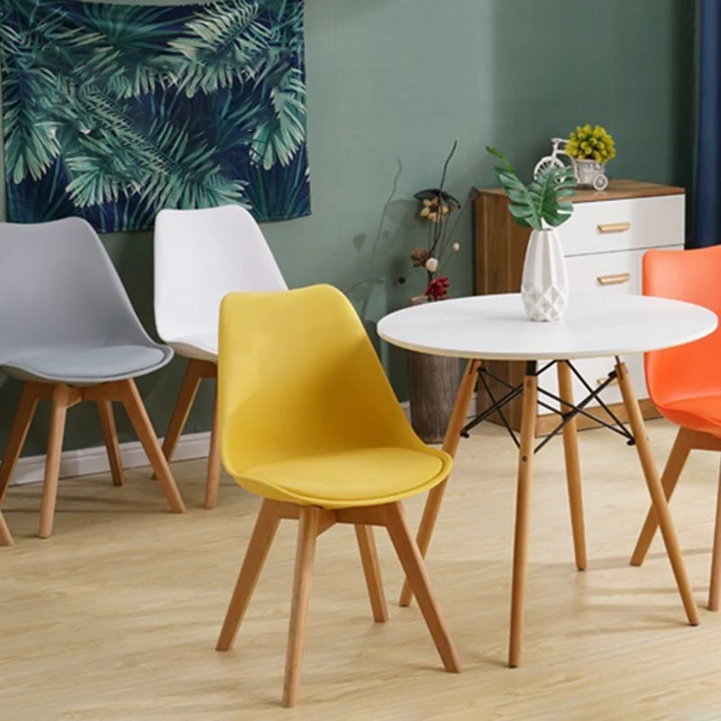 Sedia scandinava per la casa Sedia da sala da pranzo plastica per interni con schienale massiccio e gambe legno Clearhalo