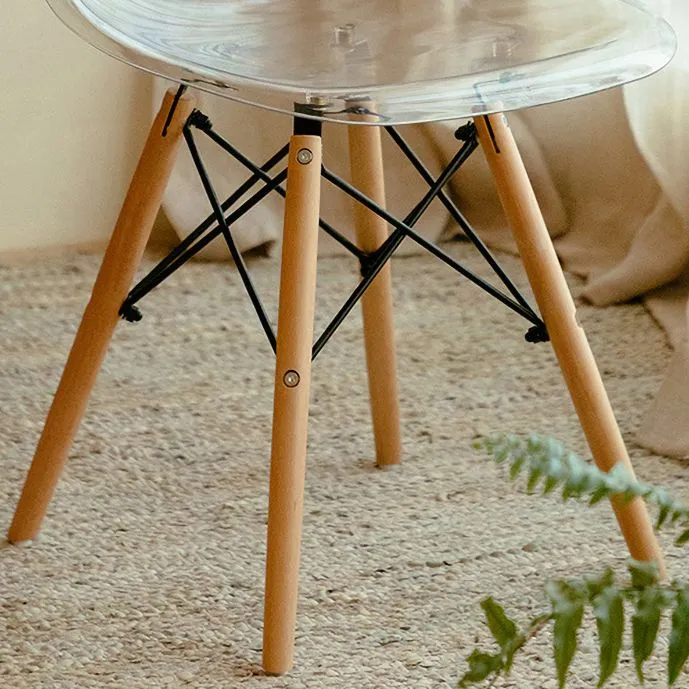 Sedia scandinava per sala da pranzo plastica, schienale massiccio, gambe legno Clearhalo