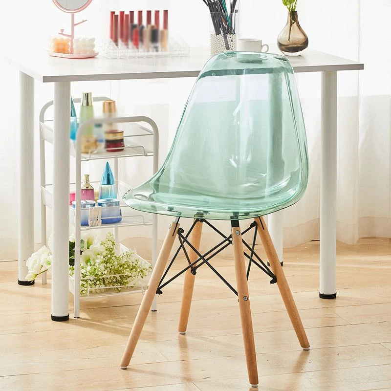 Sedia scandinava per sala da pranzo plastica, schienale massiccio, gambe legno Clearhalo