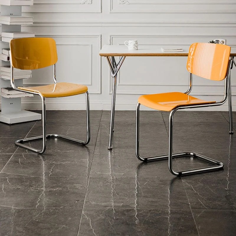 Sedia senza braccioli stile moderno Sedia laterale plastica con schienale aperto e base metallo Clearhalo