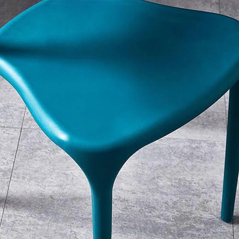 Sedie impilabili contemporanee da pranzo con braccioli con schienale aperto e gambe plastica Clearhalo