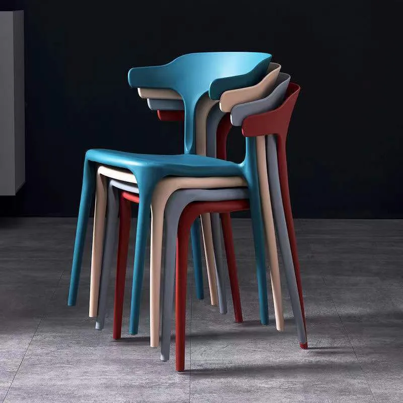 Sedie impilabili contemporanee da pranzo con braccioli con schienale aperto e gambe plastica Clearhalo