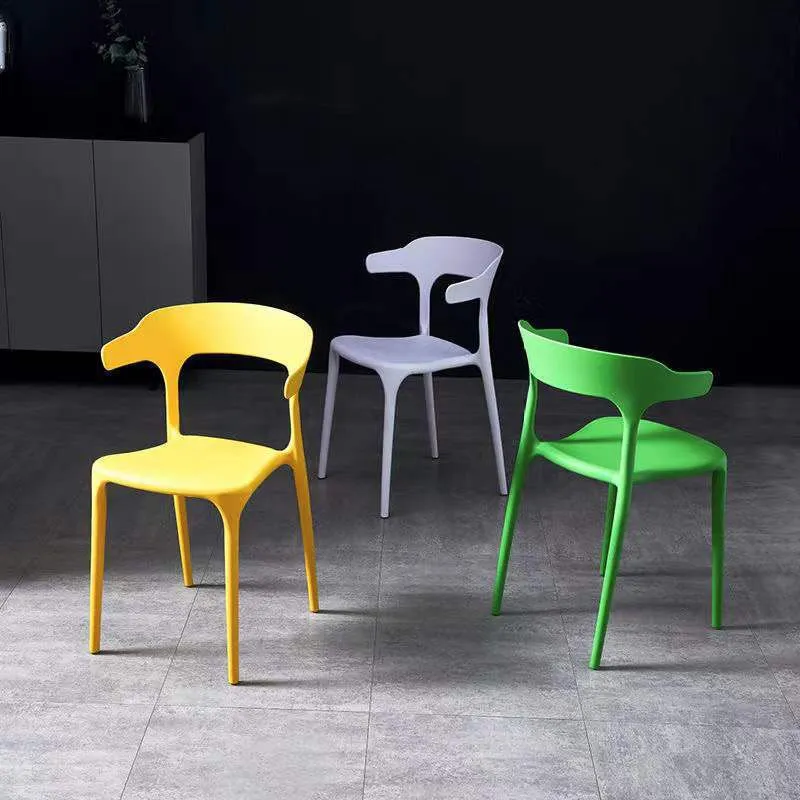 Sedie impilabili contemporanee da pranzo con braccioli con schienale aperto e gambe plastica Clearhalo