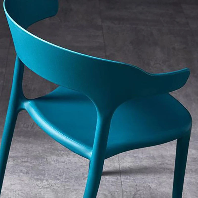 Sedie impilabili contemporanee da pranzo con braccioli con schienale aperto e gambe plastica Clearhalo