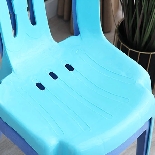 Sedie impilabili sul retro della sedia da pranzo plastica contemporanea senza braccioli per la casa Clearhalo