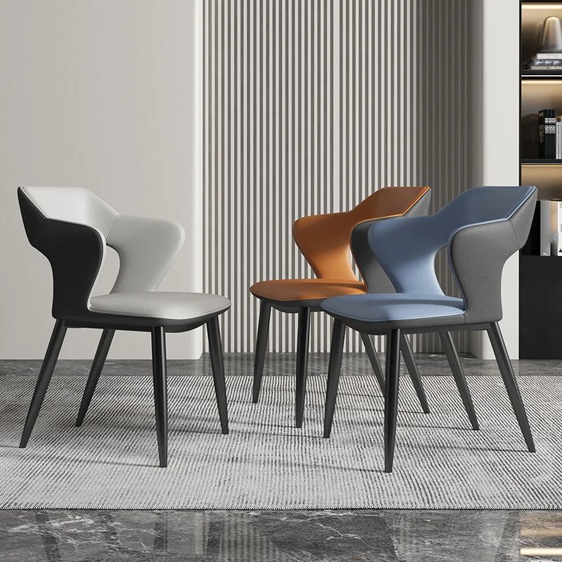Sedie laterali con schienale aperto e braccioli dal design minimalista Sedia laterale ecopelle Clearhalo
