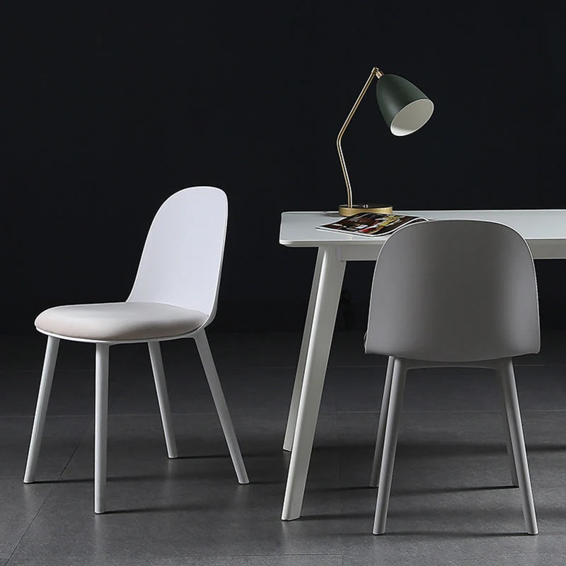 Sedie laterali da pranzo larghe 16'' Sedia moderna plastica con schienale solido per interni ed esterni Clearhalo