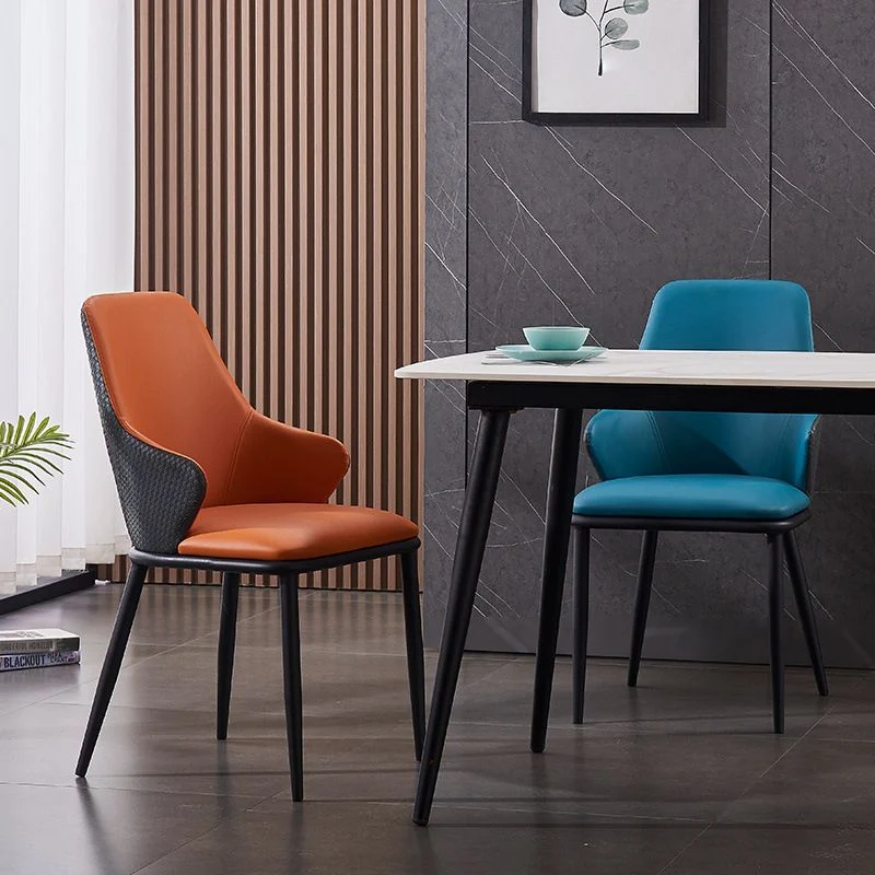 Sedie laterali da pranzo moderne pelle Poltrona imbottita per interni con gambe nere Clearhalo