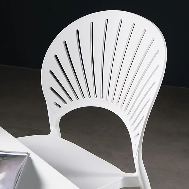 Sedie plastica da cucina stile moderno. Sedia da pranzo con schienale aperto senza braccioli Clearhalo