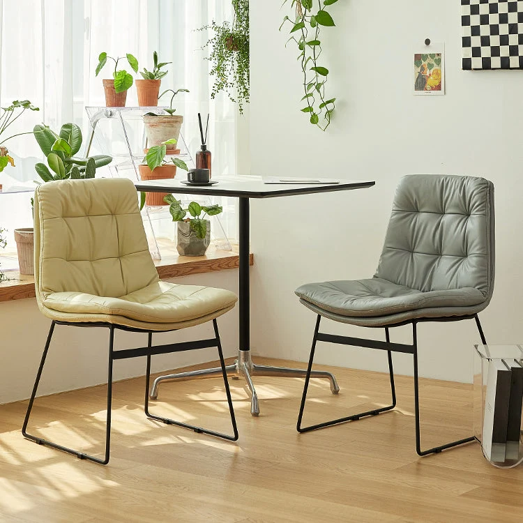 Sedie da pranzo e d'accento contemporanee Sedia laterale Parsons con finitura opaca Clearhalo