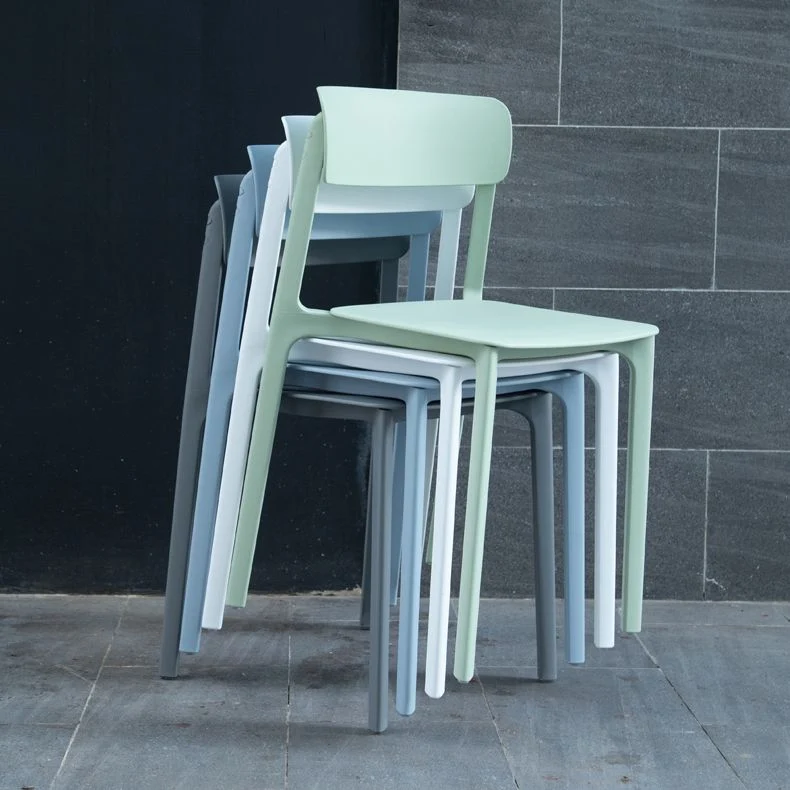 Sedie da pranzo e d'accento contemporanee Sedia laterale plastica con schienale aperto con finitura opaca Clearhalo