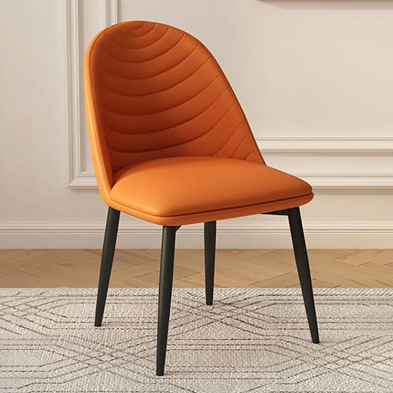 Sedie da pranzo e d'accento contemporanee Sedia Parsons curva pelle con finitura opaca Clearhalo