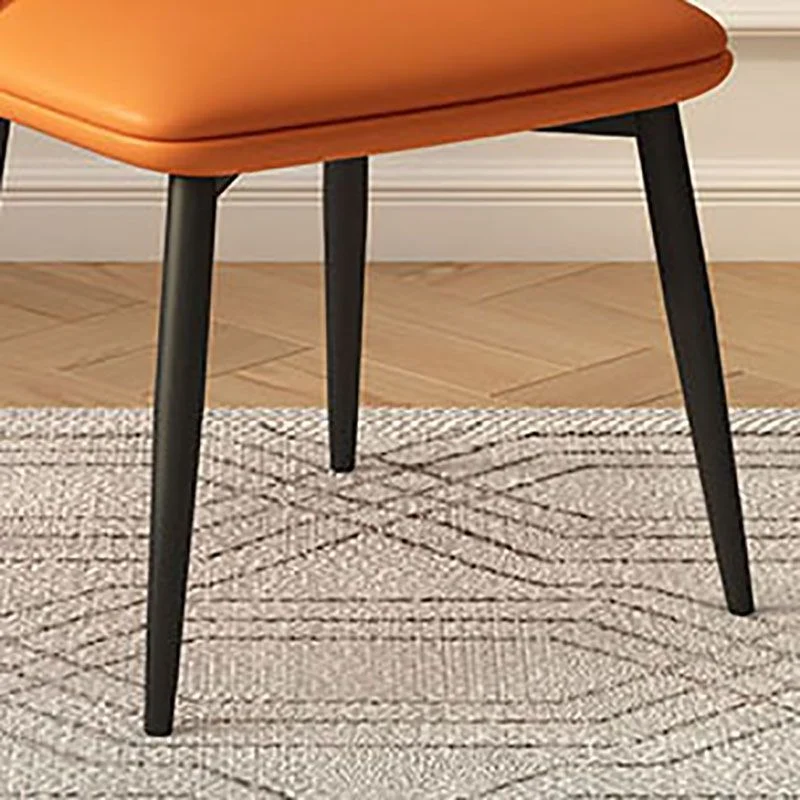 Sedie da pranzo e d'accento contemporanee Sedia Parsons curva pelle con finitura opaca Clearhalo