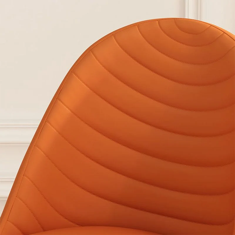 Sedie da pranzo e d'accento contemporanee Sedia Parsons curva pelle con finitura opaca Clearhalo