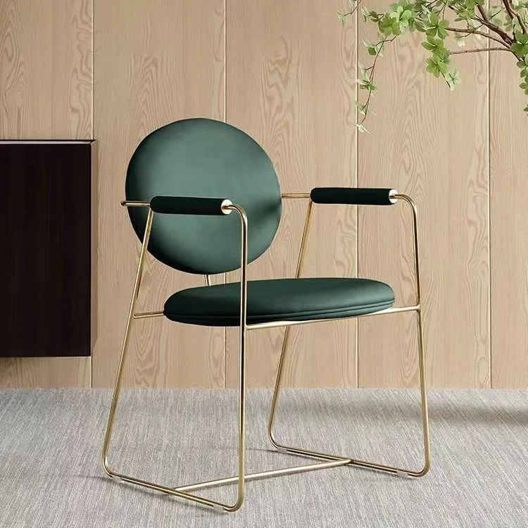 Sedie da pranzo finta pelle Poltrone imbottite con base metallo Clearhalo