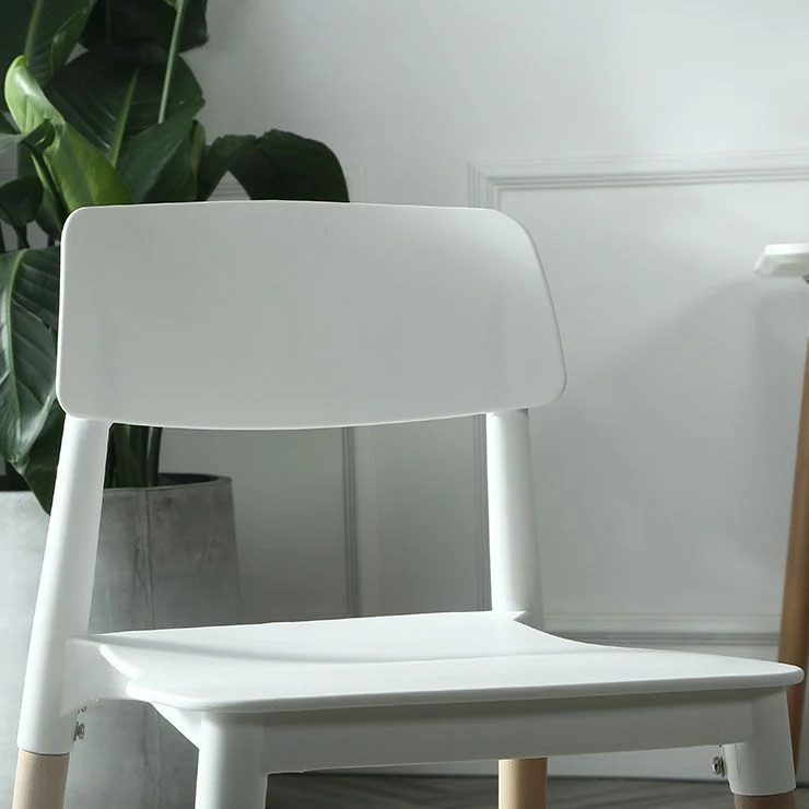 Sedie da pranzo plastica Mobili da pranzo laterali contemporanei con schienale aperto finitura opaca Clearhalo