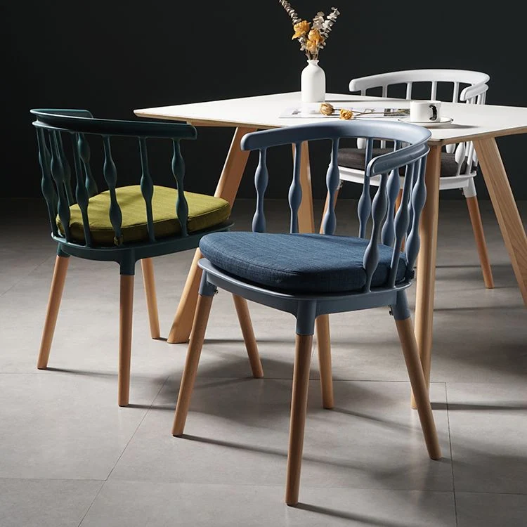 Sedie da sala da pranzo stile moderno Sedie plastica senza braccioli con gambe legno Clearhalo
