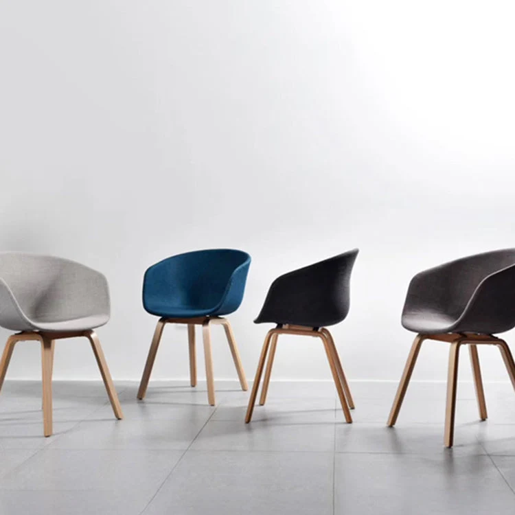 Set di sedie per sala da pranzo plastica con schienale alato per interni scandinavi per la casa Clearhalo