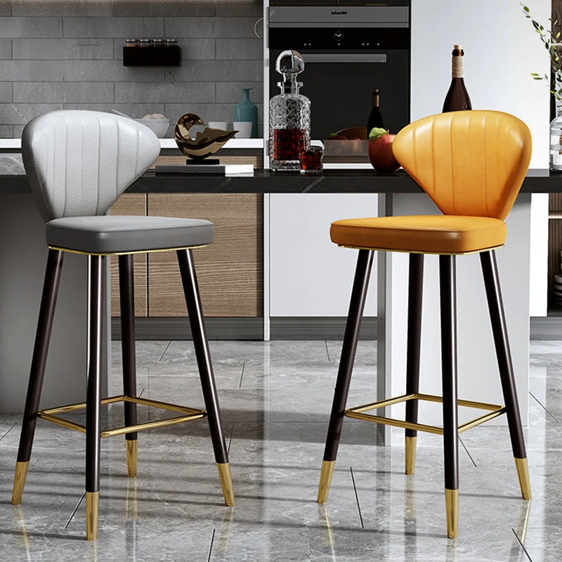 Sgabelli da bancone scandinavi girevoli pelle Sgabelli da bar neri con schienale basso e poggiapiedi Clearhalo