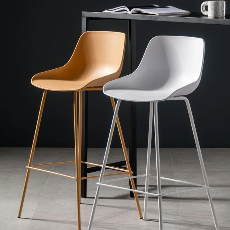 Sgabelli da banconi macaroon contemporanei Sgabello da bar per interni plastica senza braccioli con base ferro Clearhalo