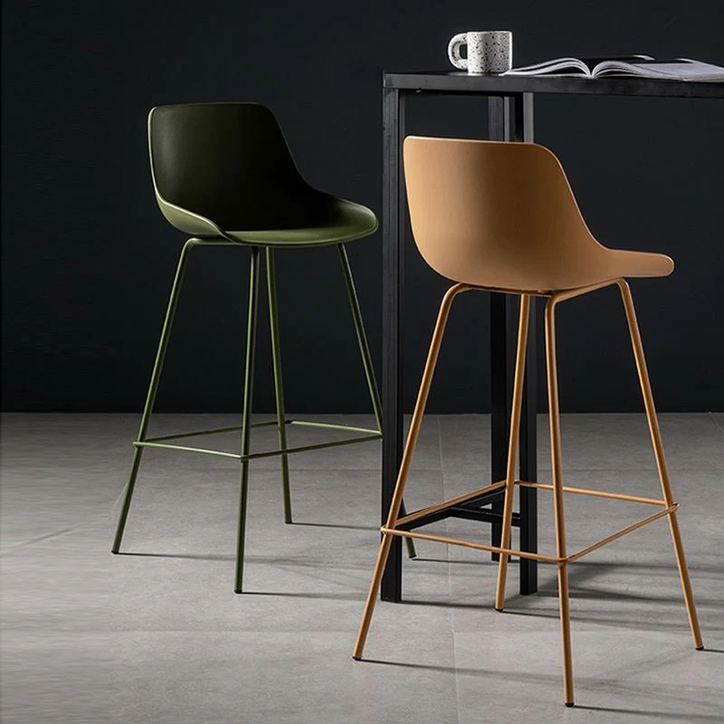 Sgabelli da banconi macaroon contemporanei Sgabello da bar per interni plastica senza braccioli con base ferro Clearhalo