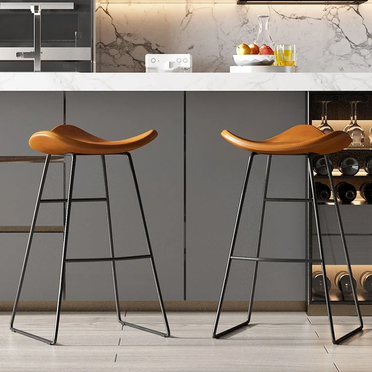 Sgabelli da bar contemporanei senza braccioli ecopelle con base metallo Clearhalo