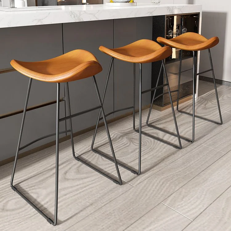 Sgabelli da bar contemporanei senza braccioli ecopelle con base metallo Clearhalo
