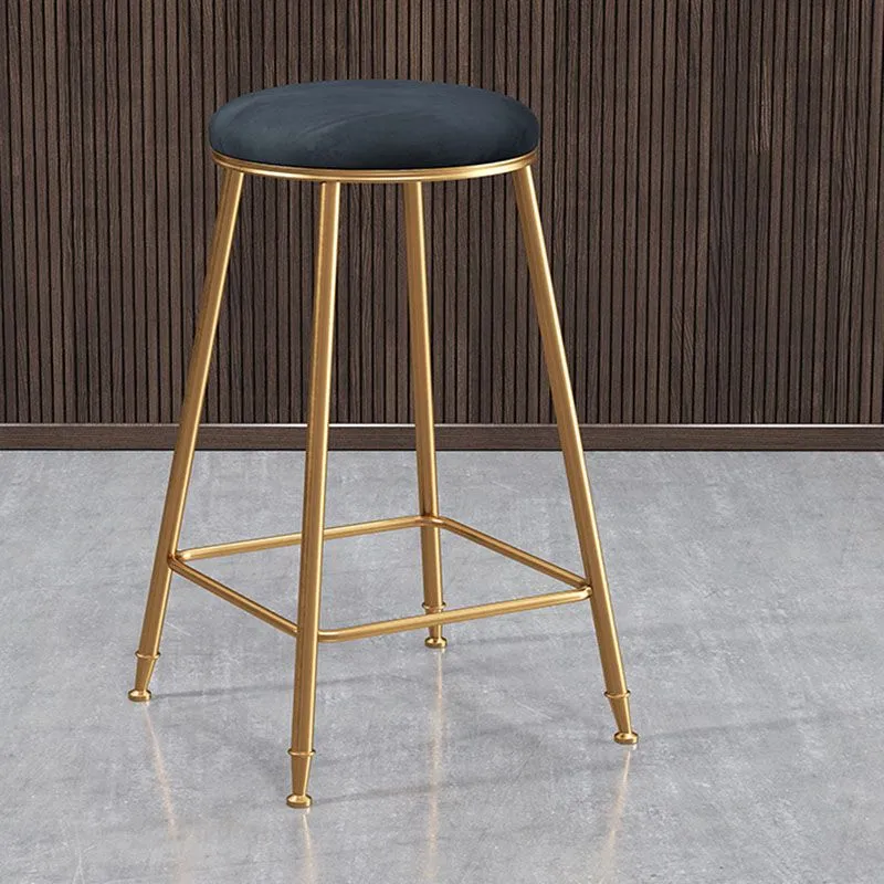 Sgabelli da bar impilabili senza schienale dal design nordico per la casa Sgabelli da bar imbottiti con gambe metallo Clea...