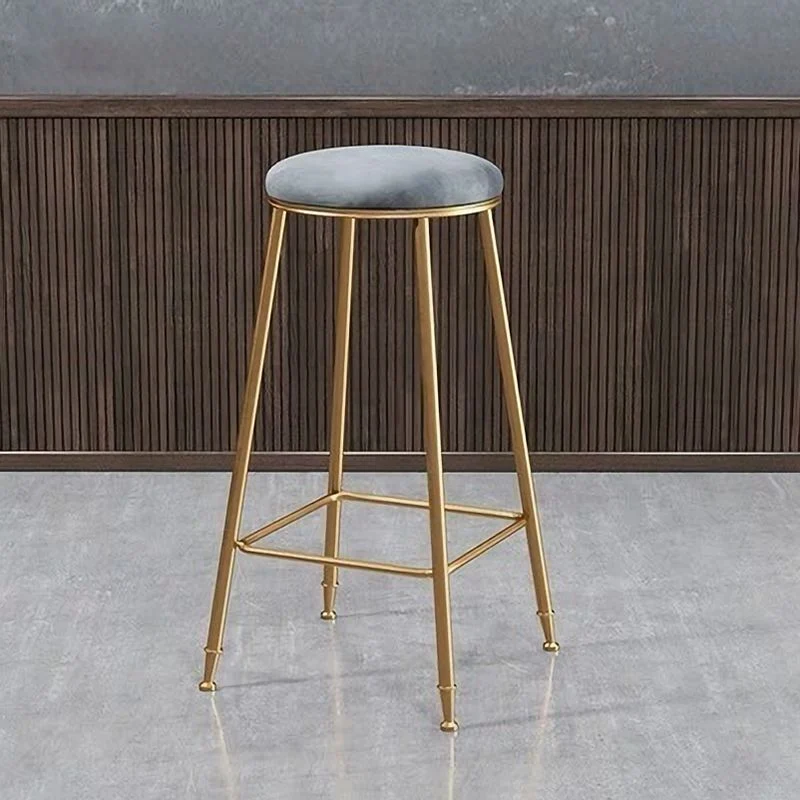 Sgabelli da bar impilabili senza schienale dal design nordico per la casa Sgabelli da bar imbottiti con gambe metallo Clea...